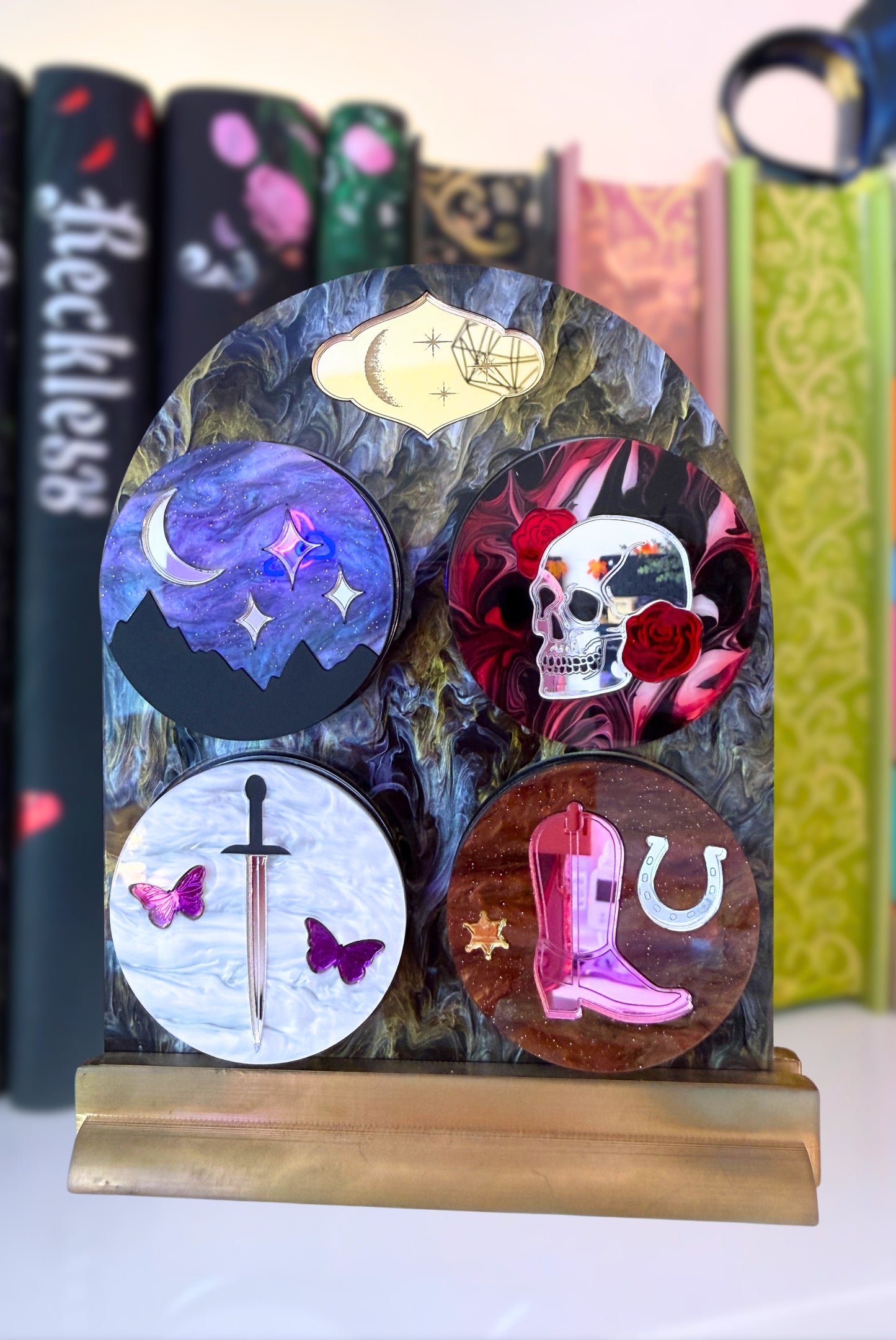 Magnetic Display for e-Reader & Phone Grips