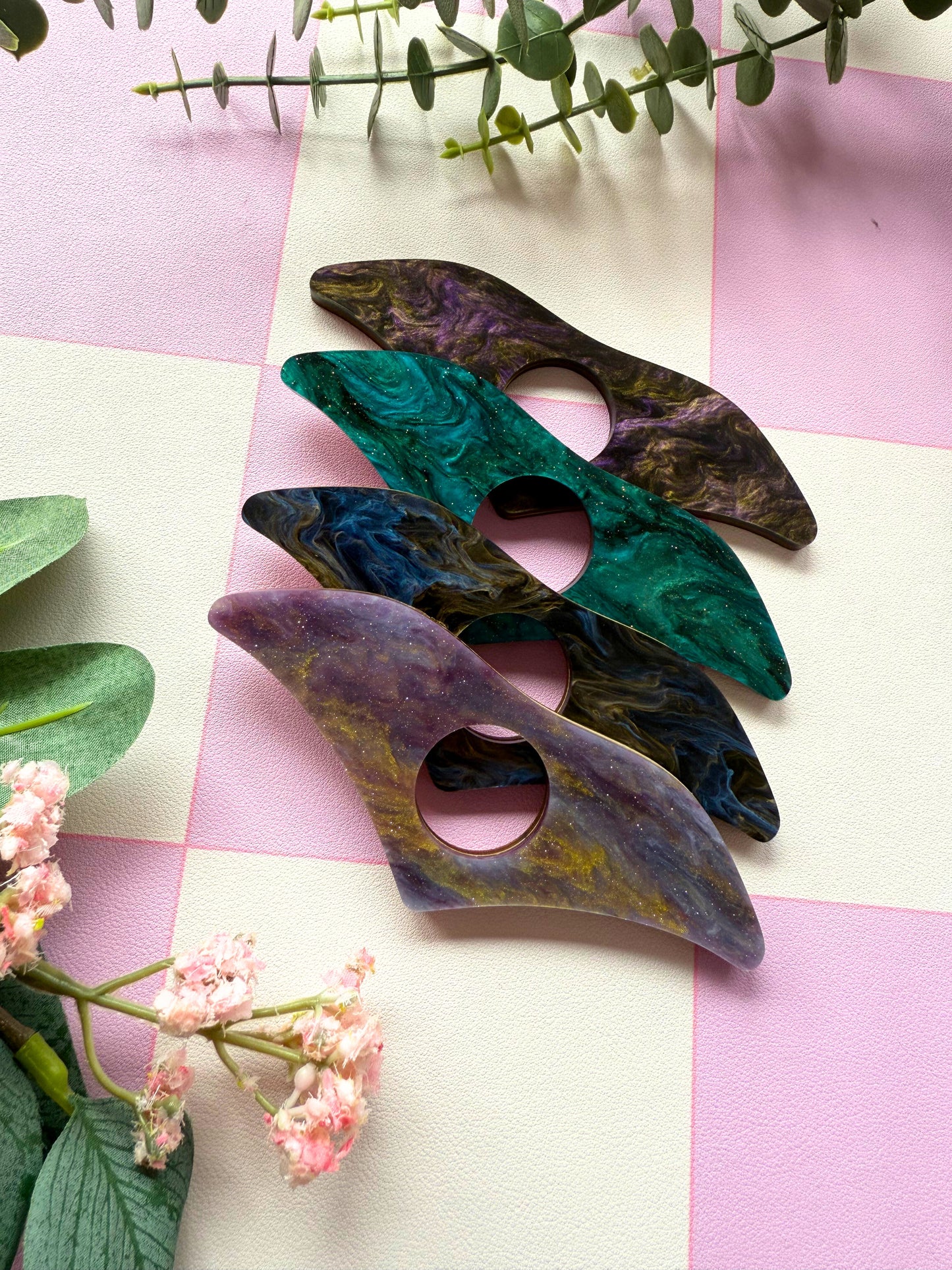 The Page Holder - Azriel (B Grade)