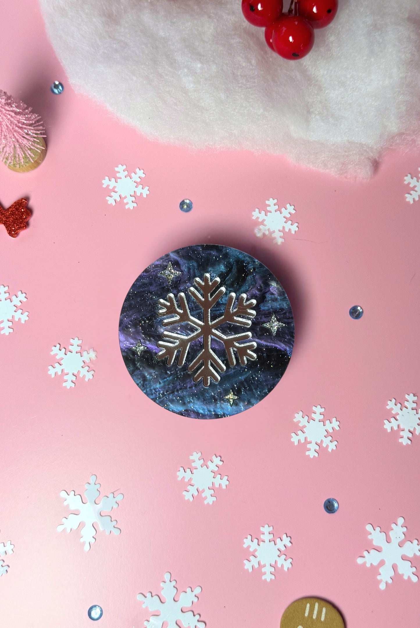 Winter Nights Magnetic e-Reader & Phone Grip