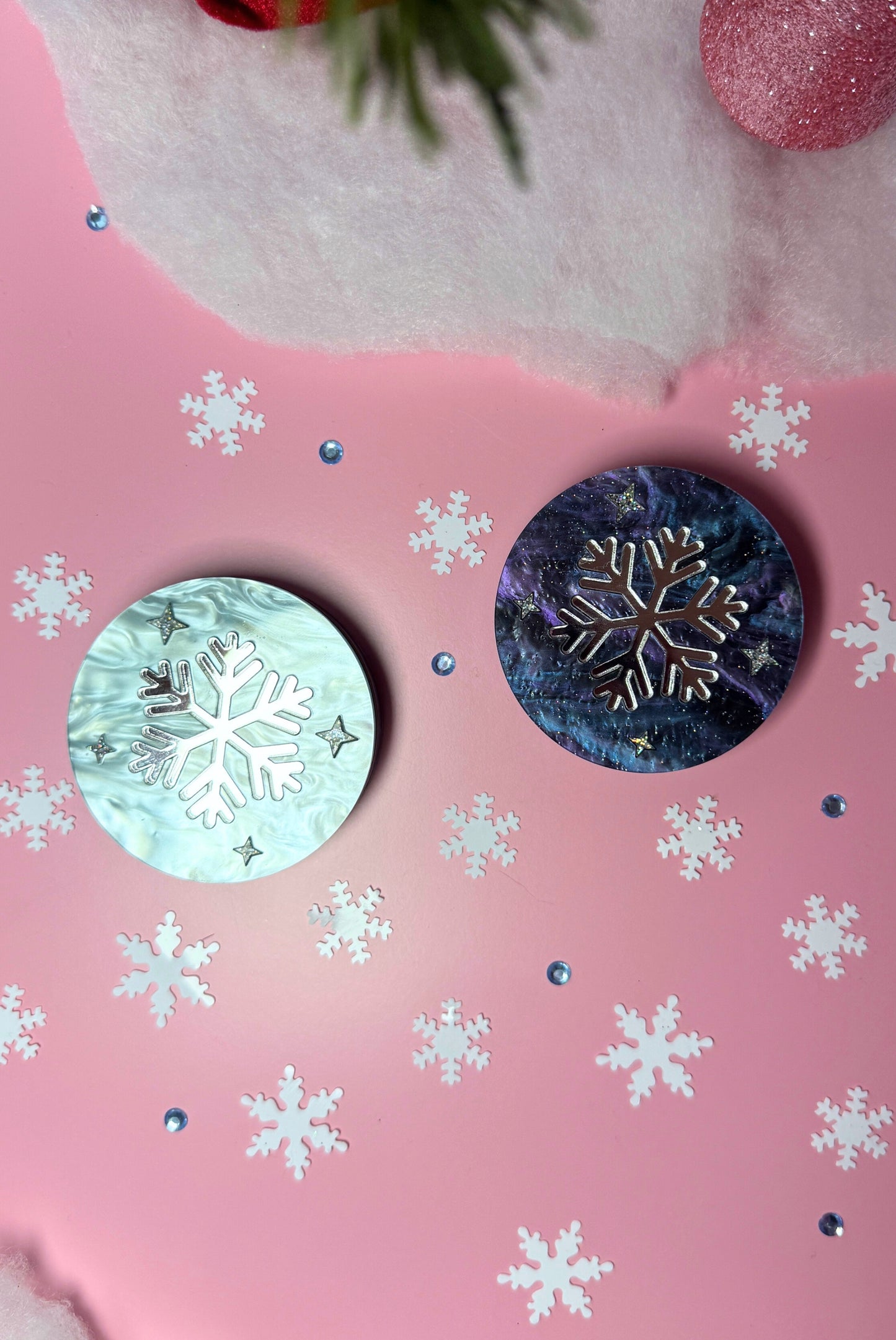 Winter Nights Magnetic e-Reader & Phone Grip